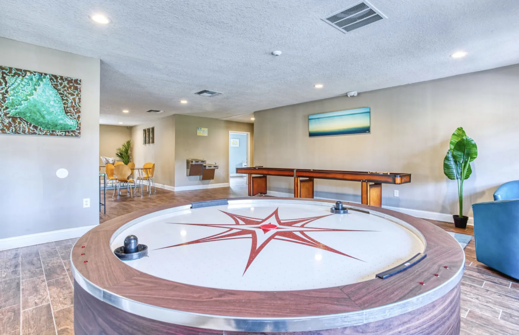 Community game room at The Essex apartments - Apartments in Altamonte Springs, FL